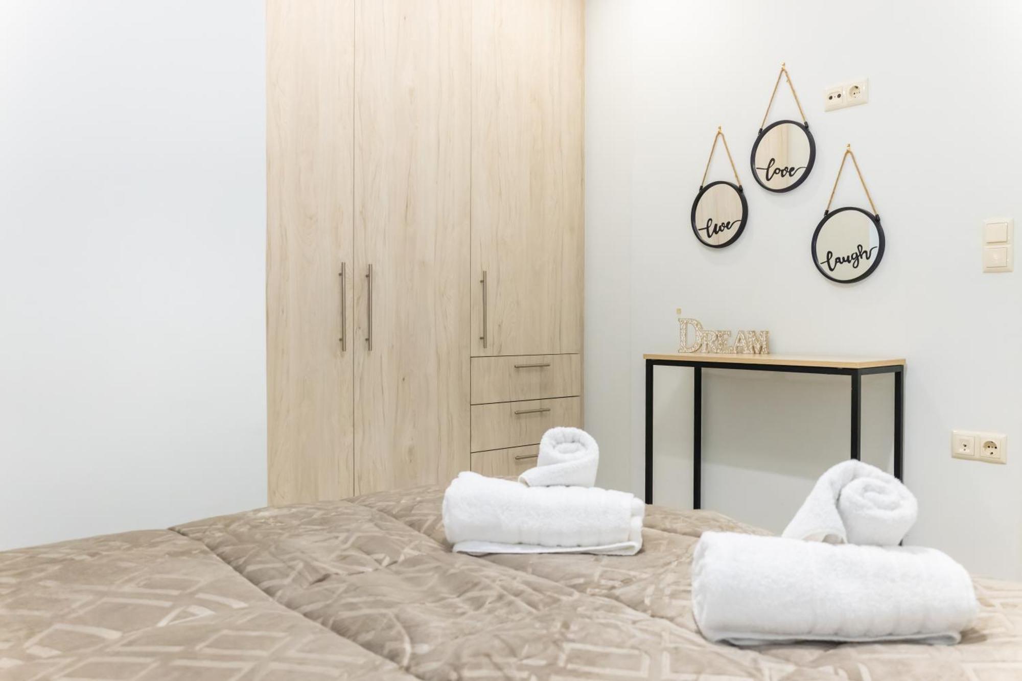P&K Luxury Apartments 1 カラマタ エクステリア 写真